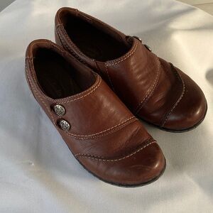Clarks Bendable Brown Leather Slip On Shoes Size 8 M